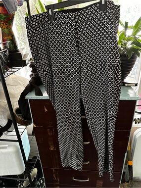 Lane Bryant Black & White Geometric Capris